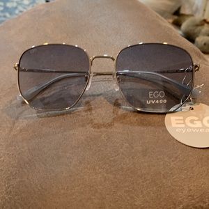 Super cute sunglasses 😎 - BRAND NEW IN PACKAGING ❤️❤️❤️